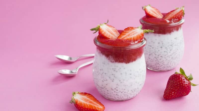 receita de pudim de chia com morango