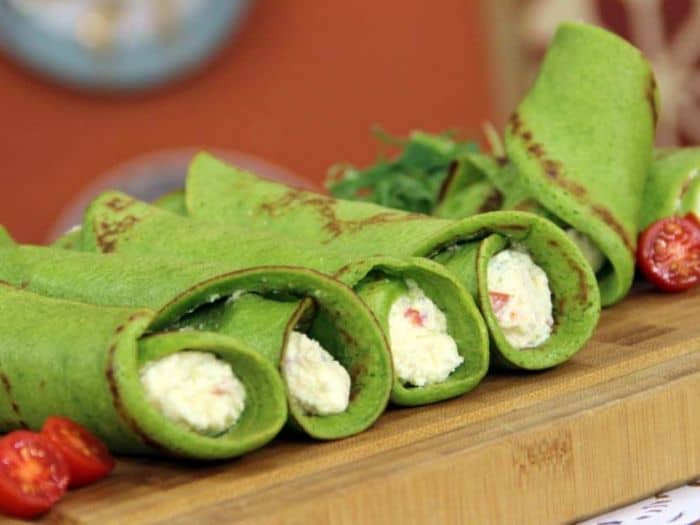 Receita de panqueca com massa de rúcula