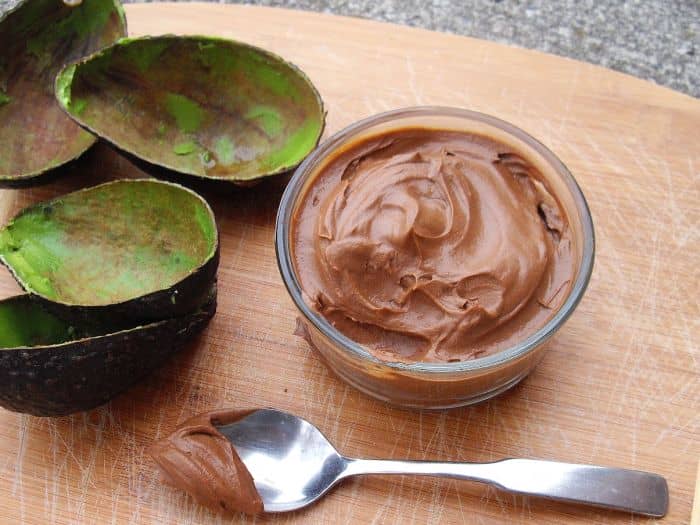 Receita de mousse de chocolate falso com abacate