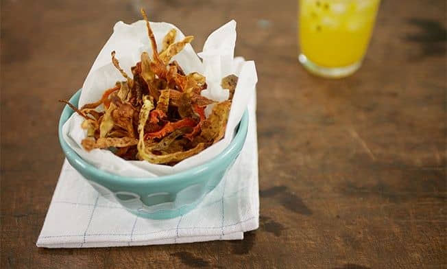 Receita de chips de casca de legumes