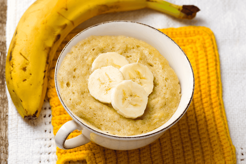 Receita de bolo de caneca com ameixa e banana