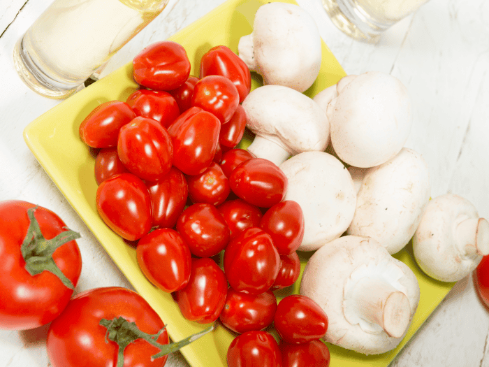 Receita de antepasto com cogumelo paris e tomate cereja